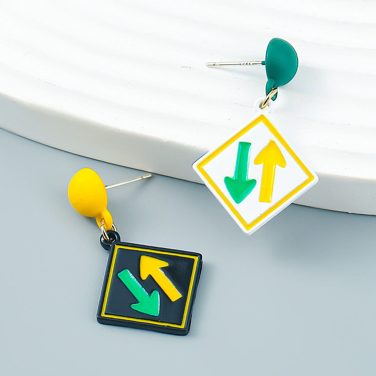 Pendientes De Aleación De Señales De Tráfico al por mayor